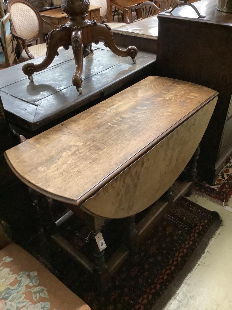 An 18th century oak gateleg table, width 116cm, depth 118cm, height 74cm